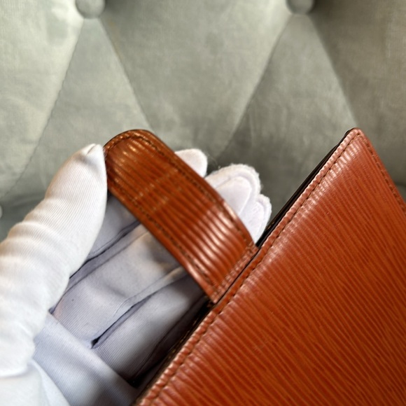 LOUIS VUITTON AGENDA - Picture 14 of 17